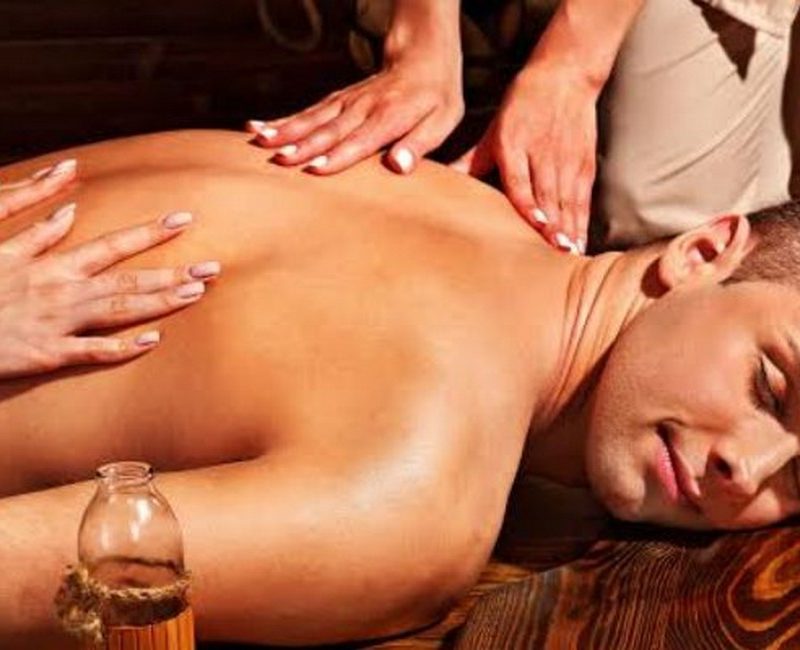 Four-hand massage in Québec, QC