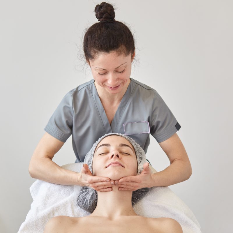 Lymphatic Facial Massage in Laval, QC