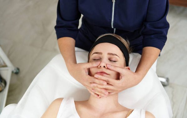Lymphatic Facial Massage in Laval, QC