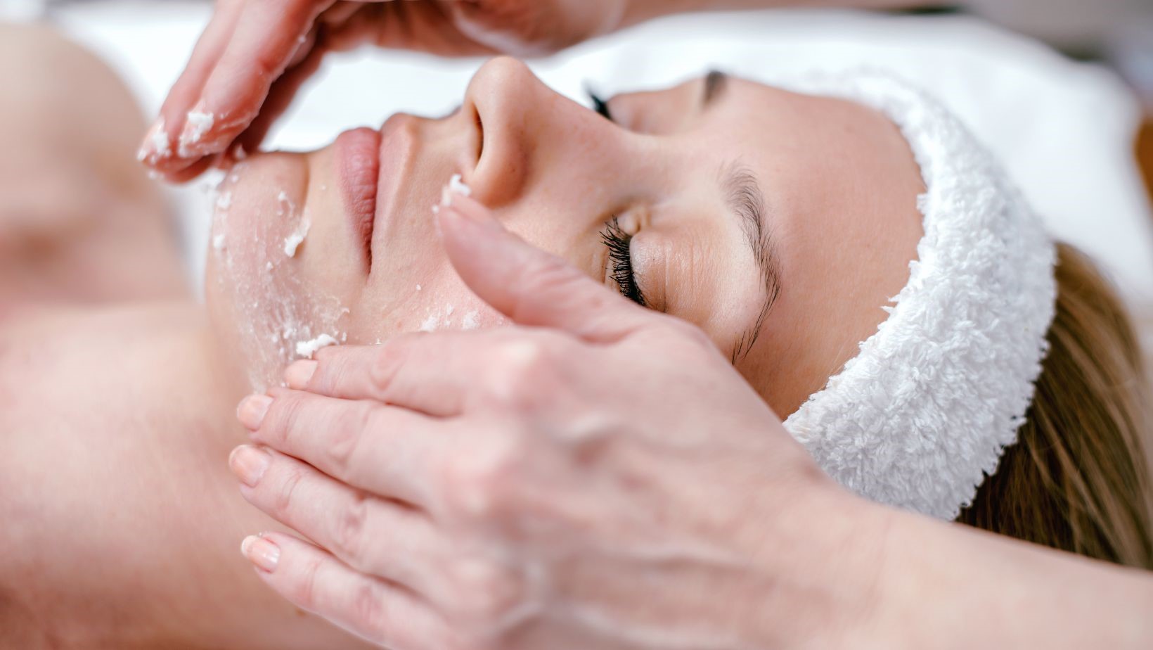 Which Type of Facial Care Treatment Is Right for Your Skin?
