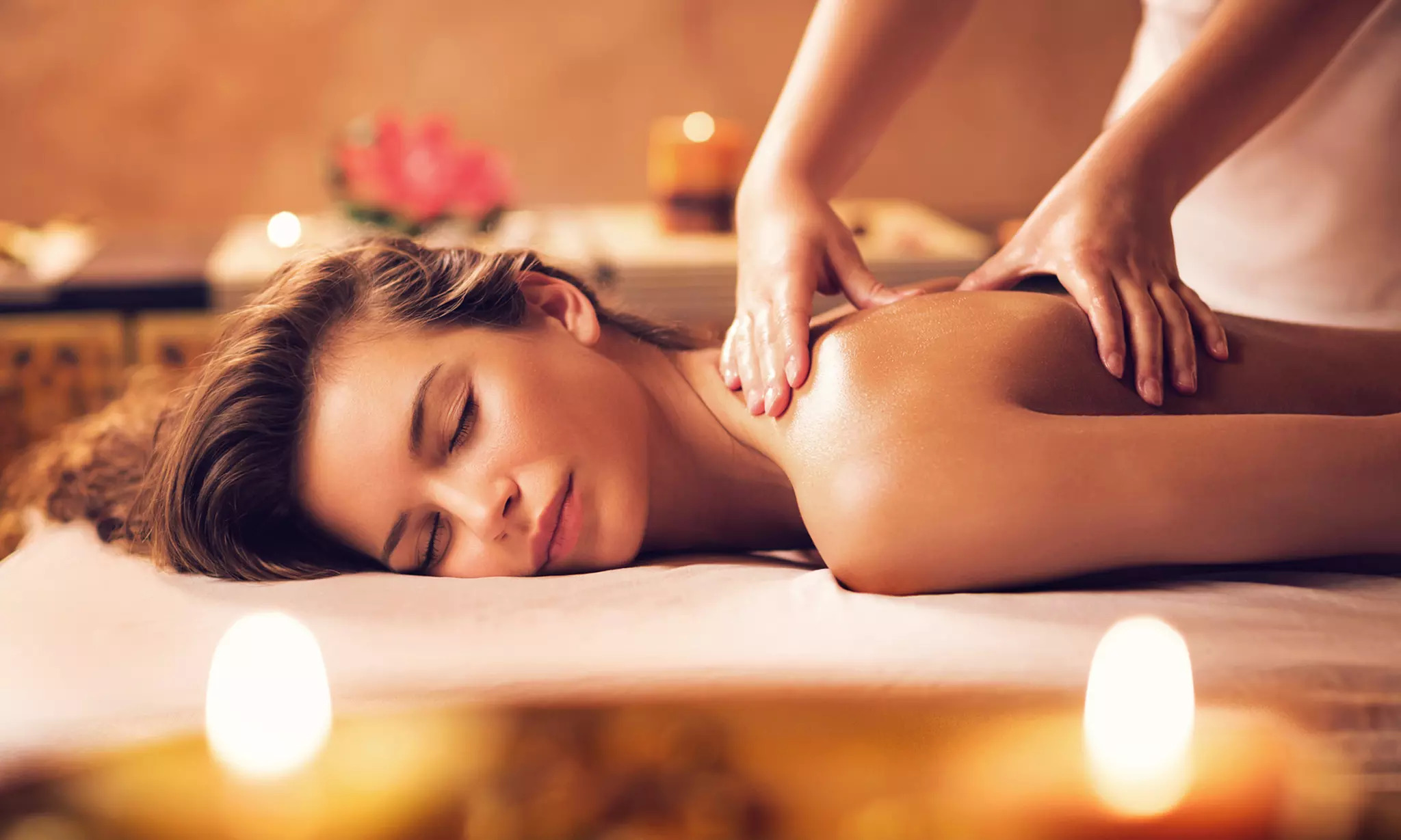 Understanding the Benefits of Personalized Two Hands Massage Treatments