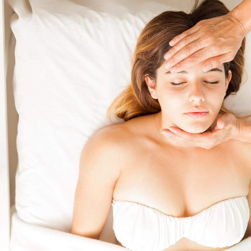 Reiki Massage vs Traditional Massage: What’s the Difference?